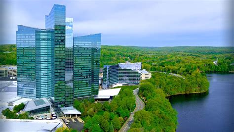 mohegan sun hotels